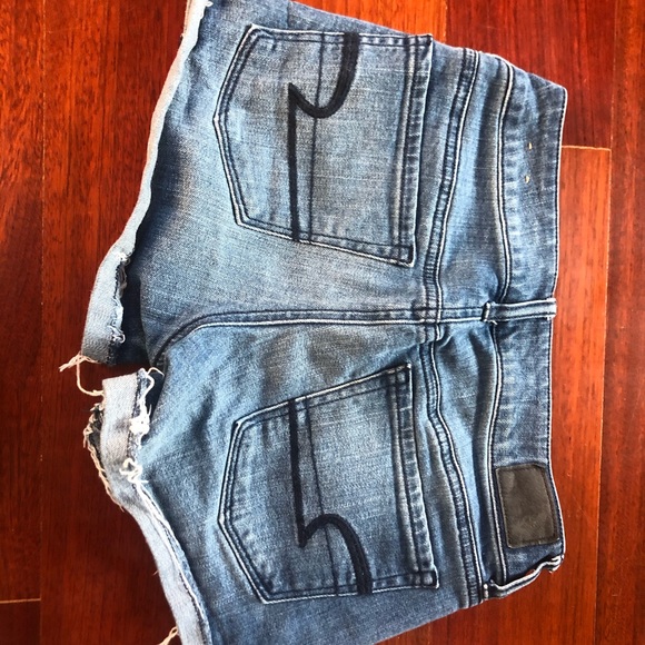 American Eagle Blue Jean Stretchy Jean Shorts Sz 2 - Picture 2 of 4